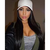 Marie Madoré taking a selfie