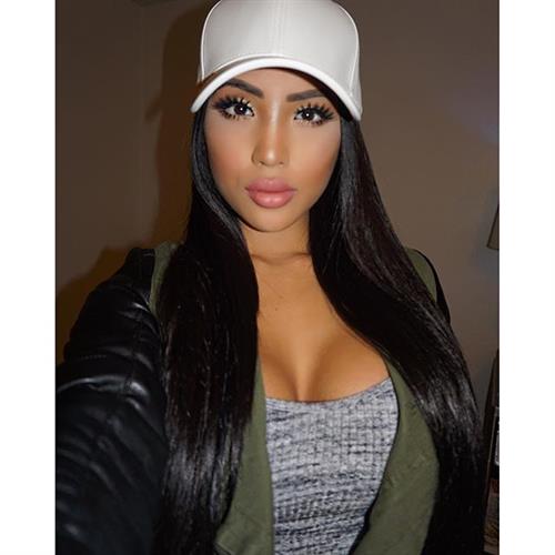 Marie Madoré taking a selfie