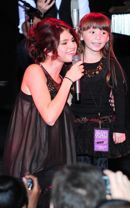 Selena Gomez trick or treat for Unicef Acoustic Concert at the Roxy October 26, 2010 