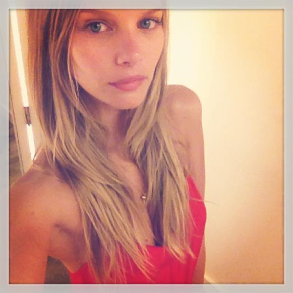 Marloes Horst taking a selfie