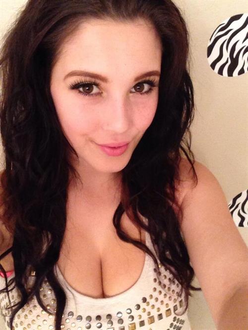 Noelle Easton taking a selfie