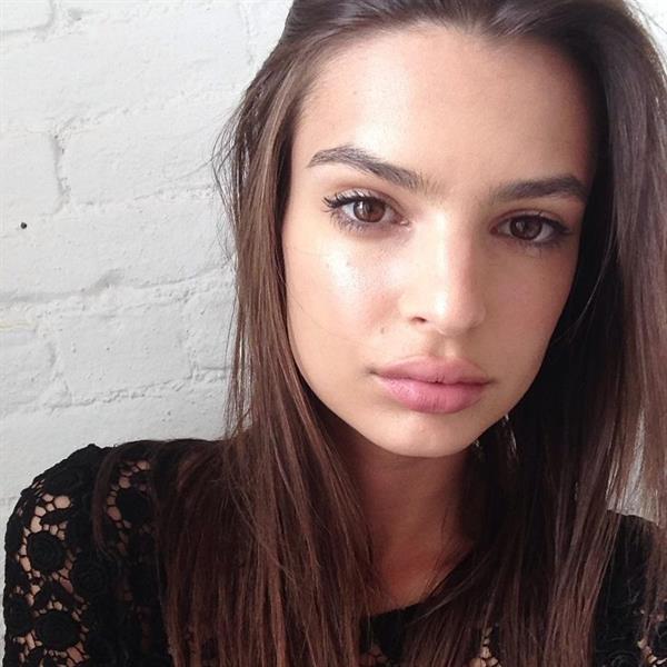 Emily Ratajkowski taking a selfie