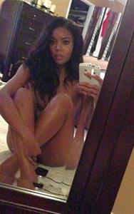 Gabrielle Union taking a selfie