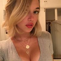 Sarah Snyder taking a selfie