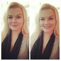 Lilli Luxe taking a selfie