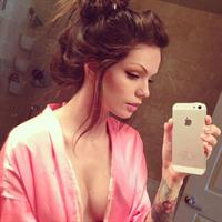 Sabrina Nellie taking a selfie