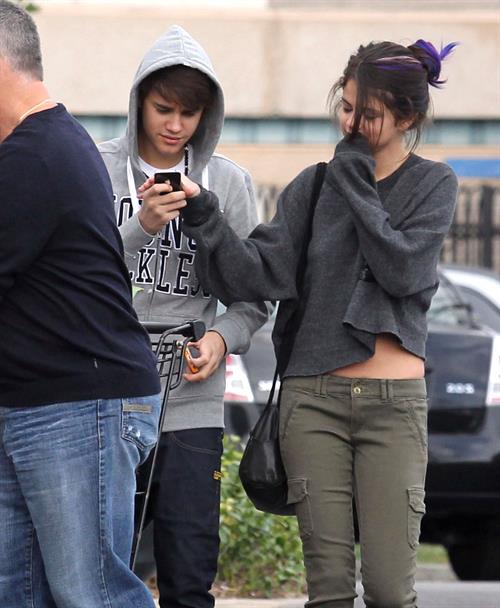 Selena Gomez Pictures Selena Gomez shopping in Encino on January 14, 2012