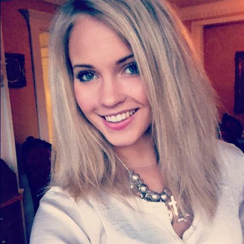 Emilie Voe Nereng taking a selfie