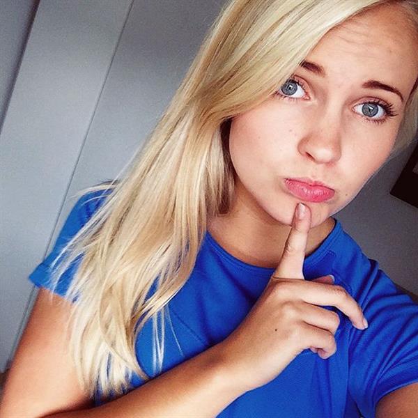 Emilie Voe Nereng taking a selfie