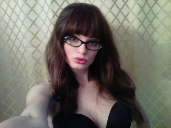 Kassie Lyn Logsdon taking a selfie