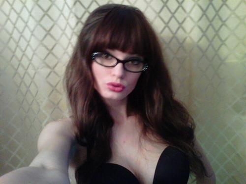 Kassie Lyn Logsdon taking a selfie