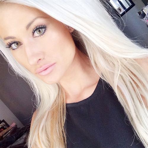 Alexa Jean Brown taking a selfie