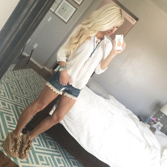 Alexa Jean Brown taking a selfie