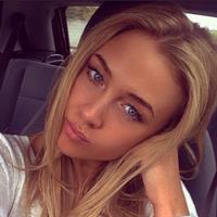 Nicola Hughes taking a selfie