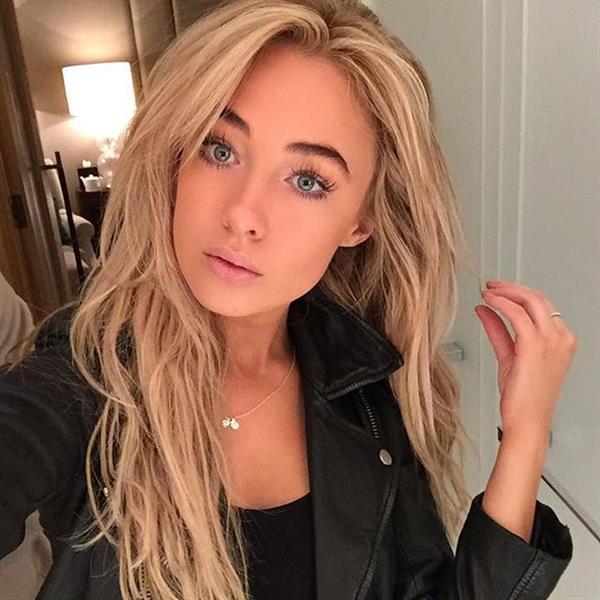 Nicola Hughes taking a selfie