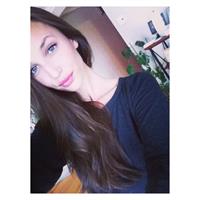 Ariane Fournier taking a selfie