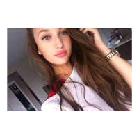 Ariane Fournier taking a selfie