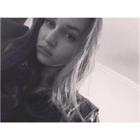 Ariane Fournier taking a selfie