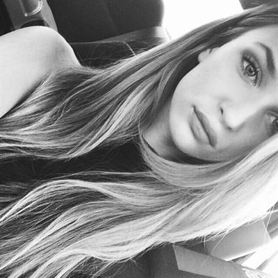 Ariane Fournier taking a selfie