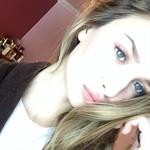 Ariane Fournier taking a selfie