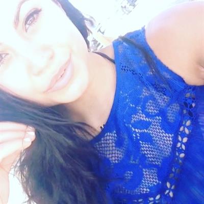 Mónica Alvarez taking a selfie