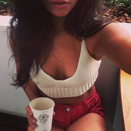 Mónica Alvarez taking a selfie