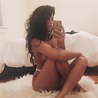 Mónica Alvarez taking a selfie