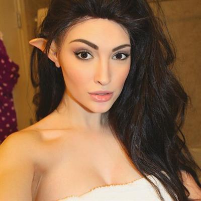 Anna Faith Carlson taking a selfie