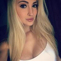 Anna Faith Carlson taking a selfie
