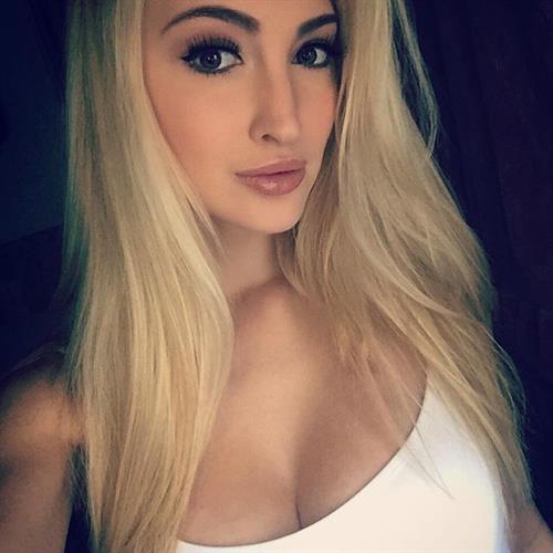 Anna Faith Carlson taking a selfie