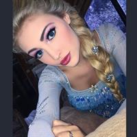 Anna Faith Carlson taking a selfie
