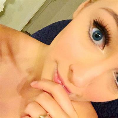 Anna Faith Carlson taking a selfie