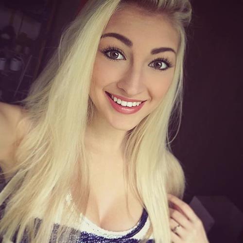 Anna Faith Carlson taking a selfie