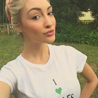 Anna Faith Carlson taking a selfie