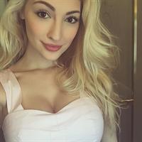 Anna Faith Carlson taking a selfie