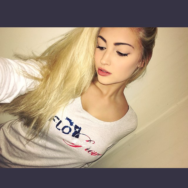 Anna Faith Carlson taking a selfie