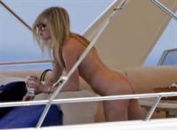 Avril Lavigne - ass