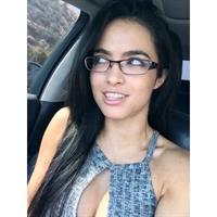 Franciele Medeiros taking a selfie