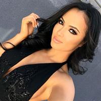 Franciele Medeiros taking a selfie