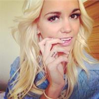 Caitlin Arnett taking a selfie