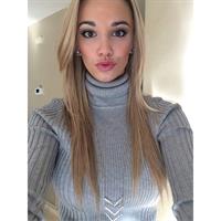 Caitlin Arnett taking a selfie