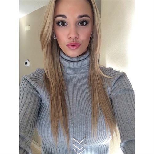 Caitlin Arnett taking a selfie