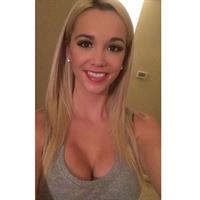 Caitlin Arnett taking a selfie
