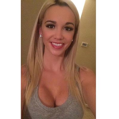 Caitlin Arnett taking a selfie
