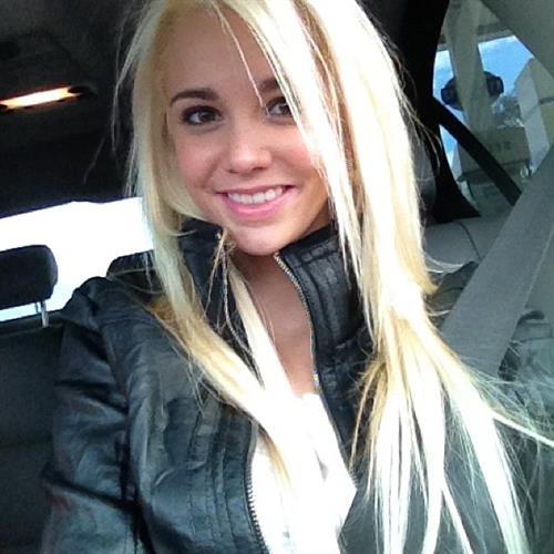 Caitlin Arnett taking a selfie