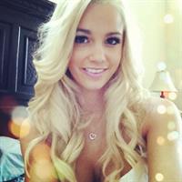 Caitlin Arnett taking a selfie