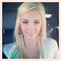 Caitlin Arnett taking a selfie