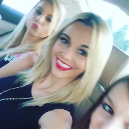 Caitlin Arnett taking a selfie