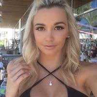 Caitlin Arnett taking a selfie