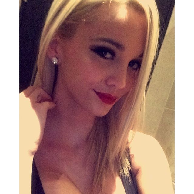 Caitlin Arnett taking a selfie